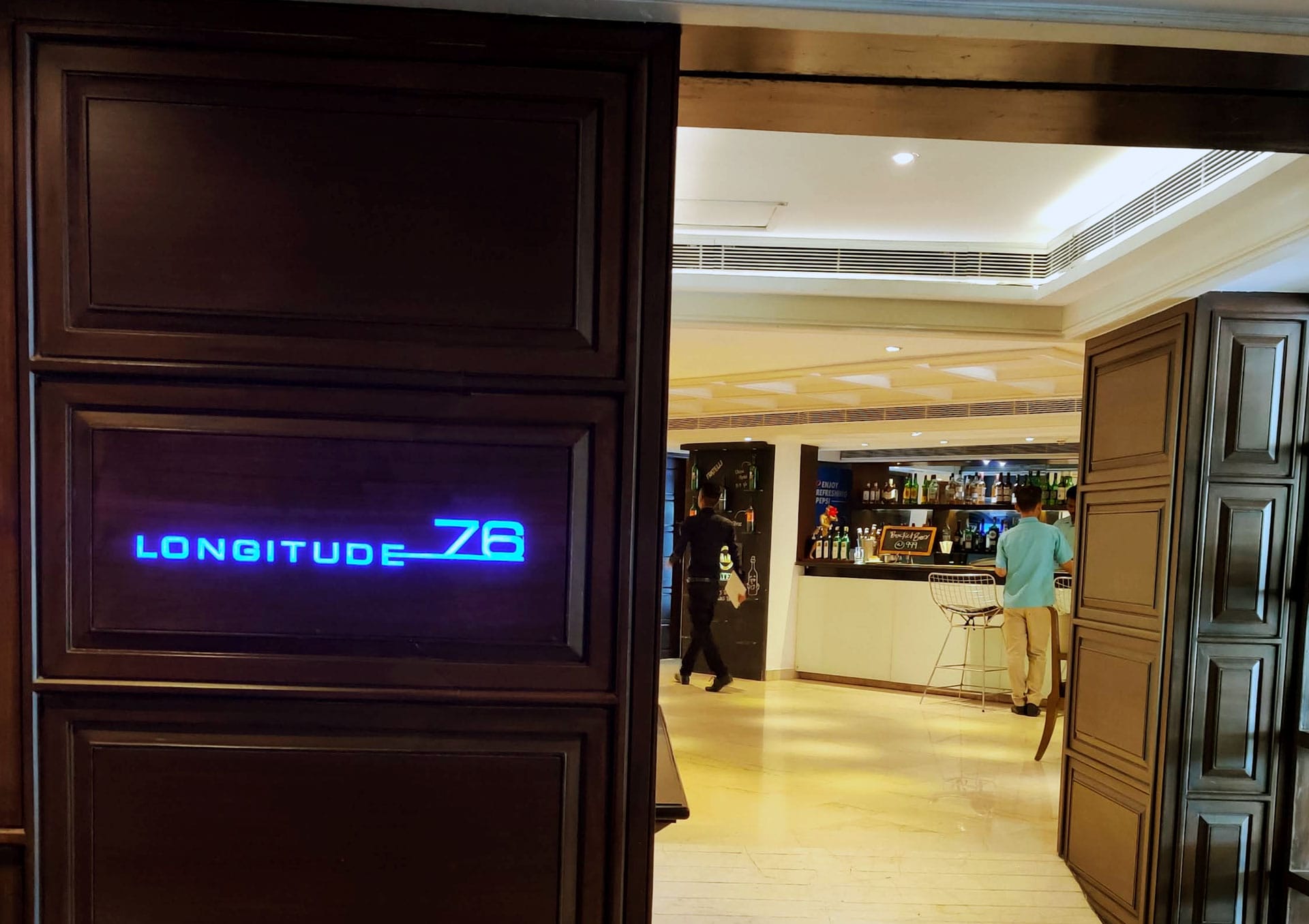 Longitude 76 Bar – Le Méridien