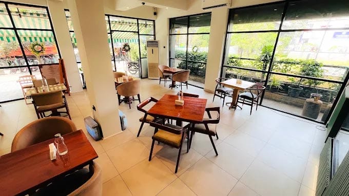 X Westleys, Mamangalam &ndash; Qissa Café